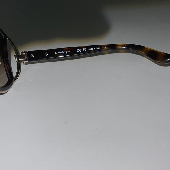 Salvatore Ferragamo Brown Women’s Sunglasses NWT - Picture 12 of 14